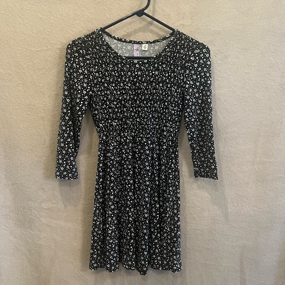 Francesca's Collections Black and White Floral Midi Dress